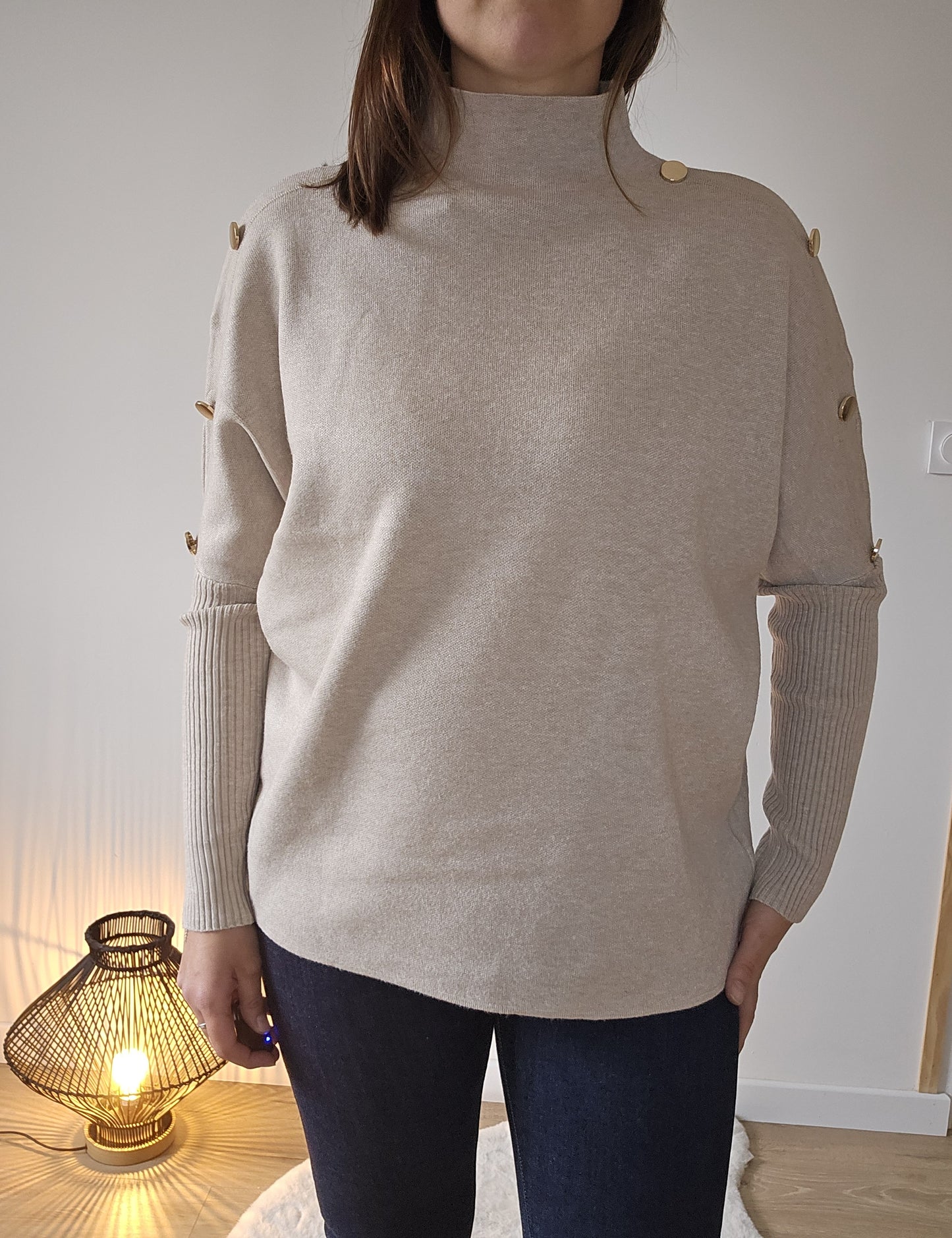 Pull ample, boutons épaules