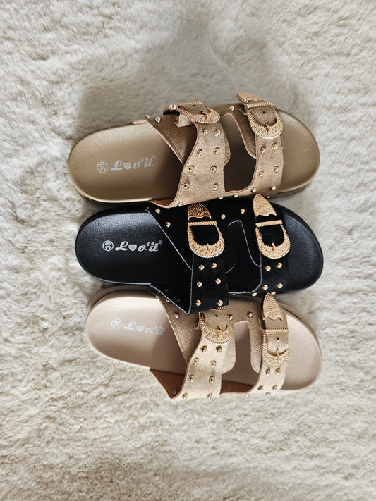 Sandales avec boucle décorative