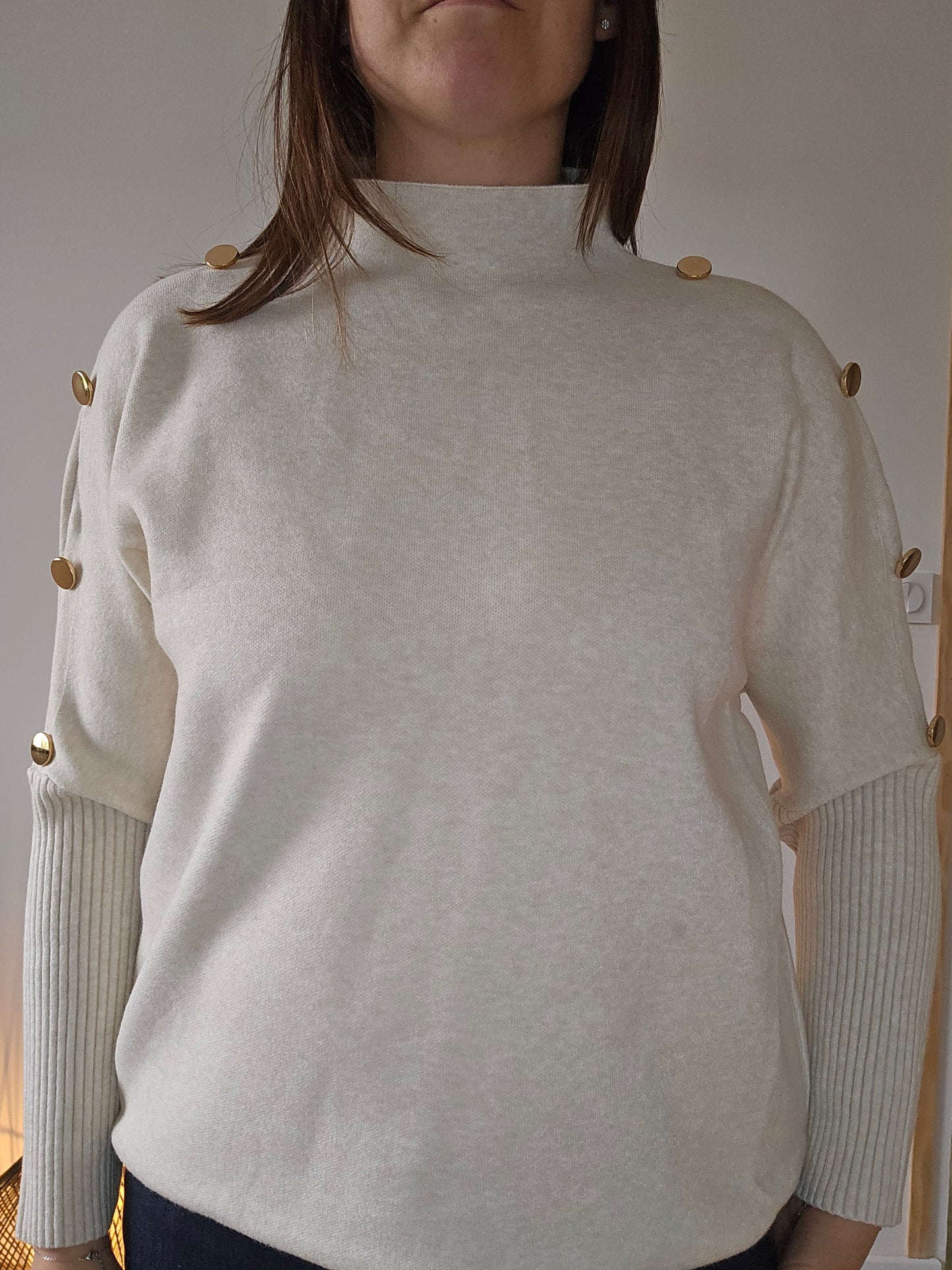 Pull ample, boutons épaules
