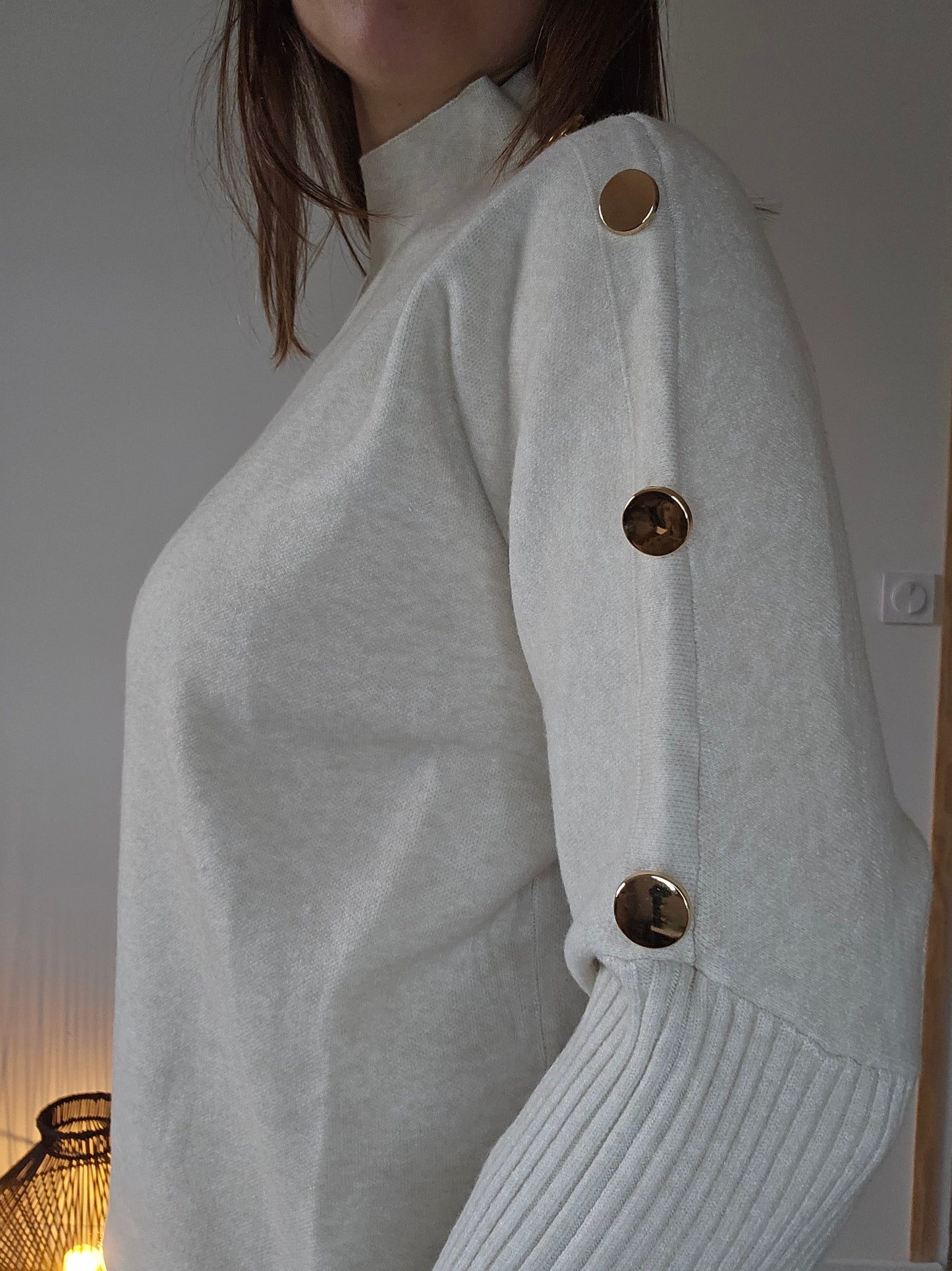 Pull ample, boutons épaules
