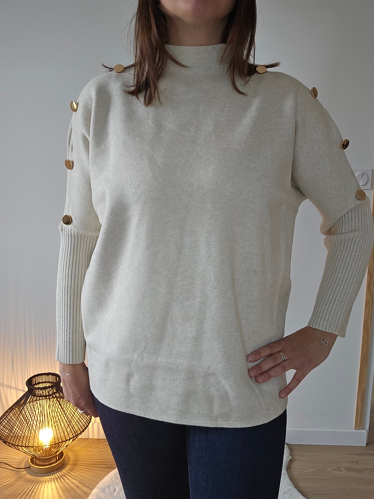 Pull ample, boutons épaules