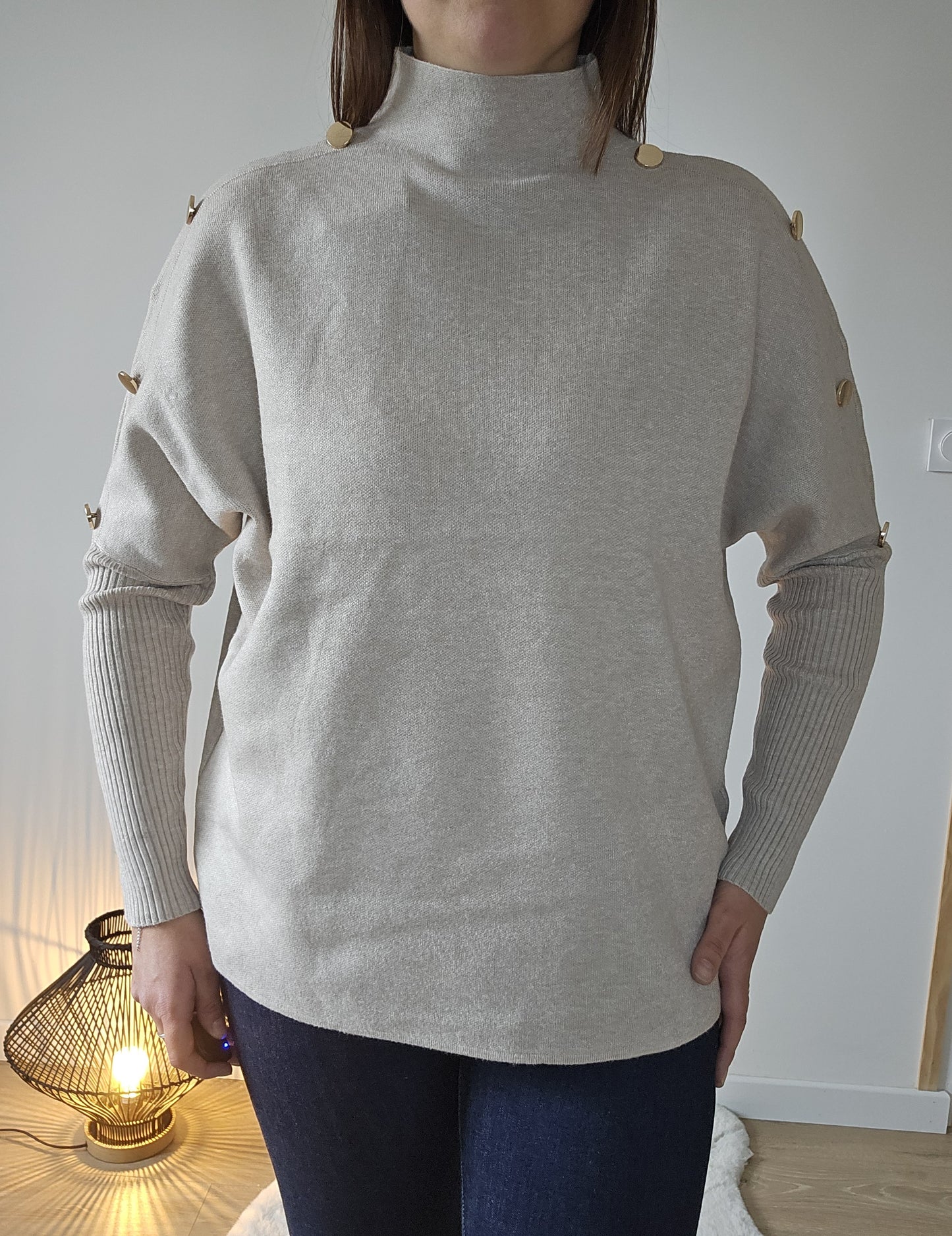 Pull ample, boutons épaules