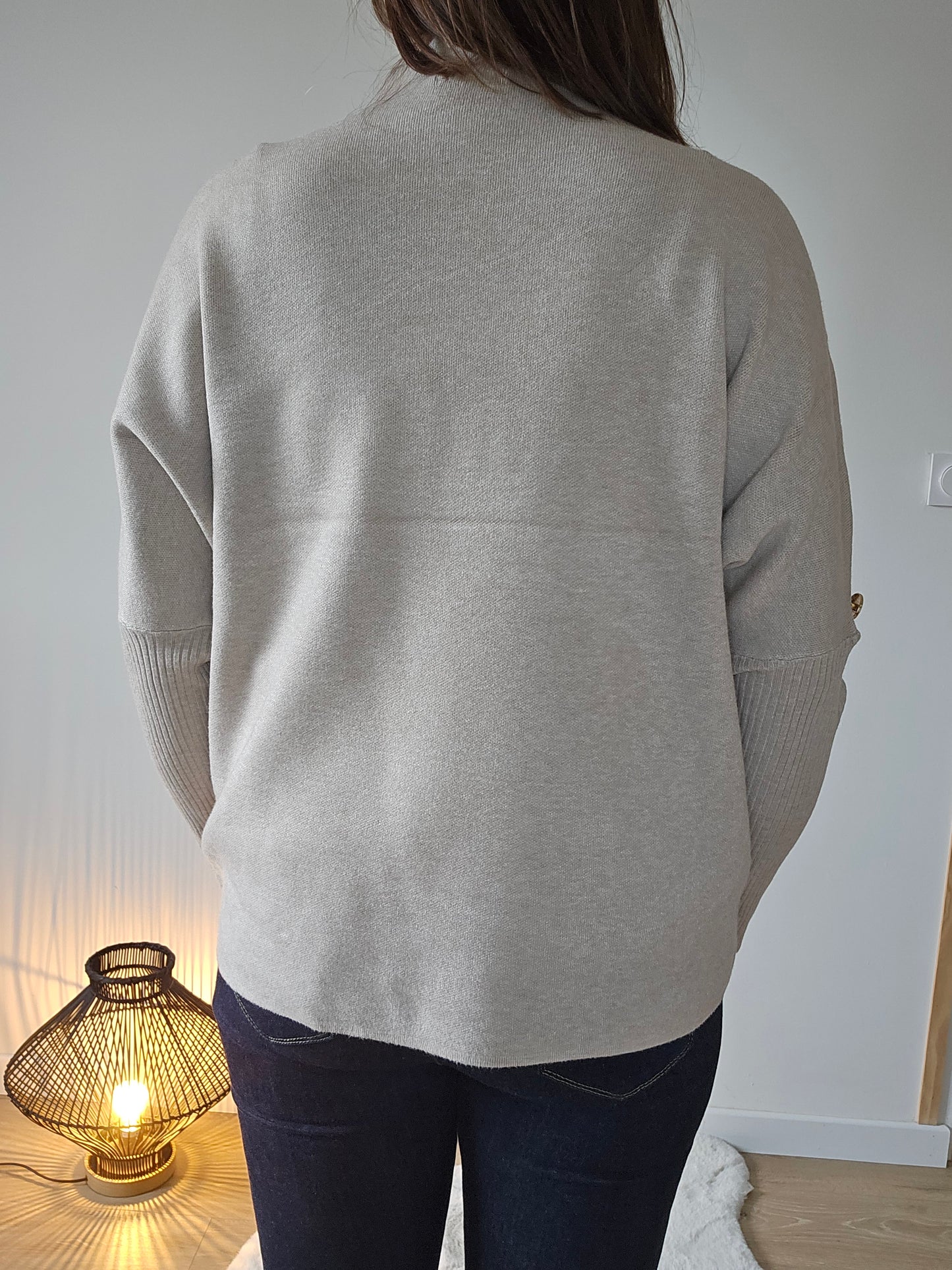 Pull ample, boutons épaules