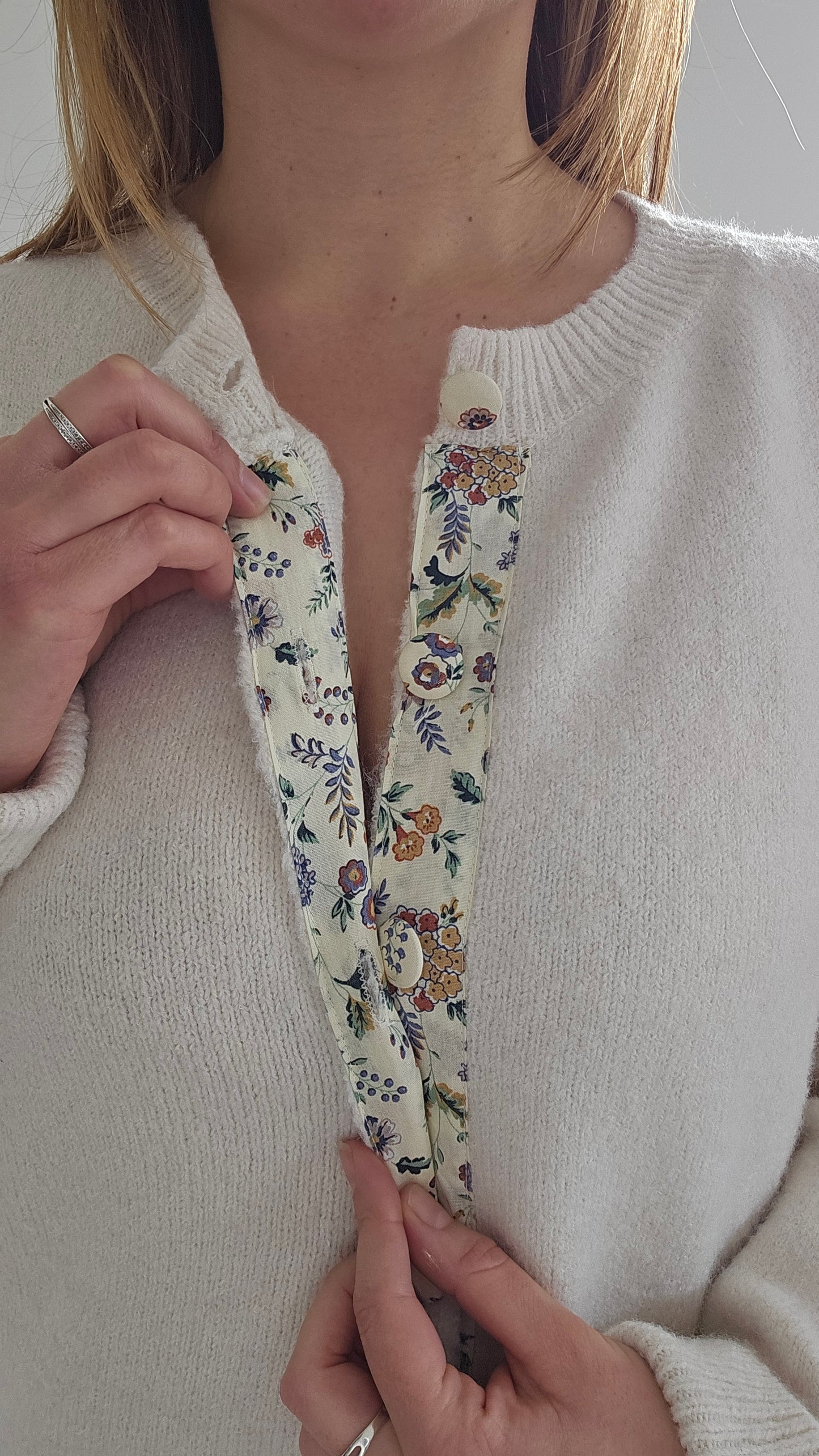 Gilet beige détail fleuris