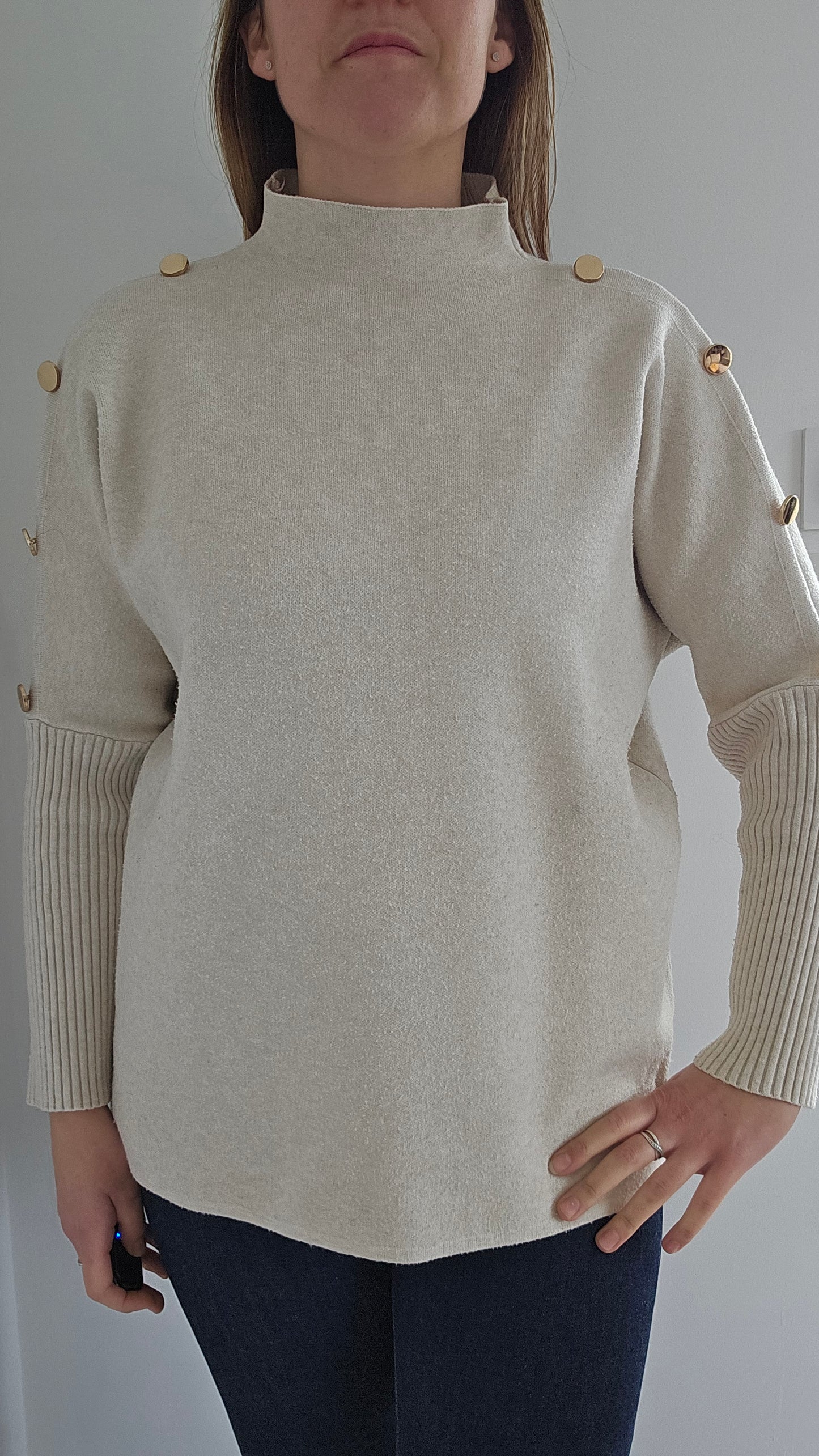 Pull ample, boutons épaules