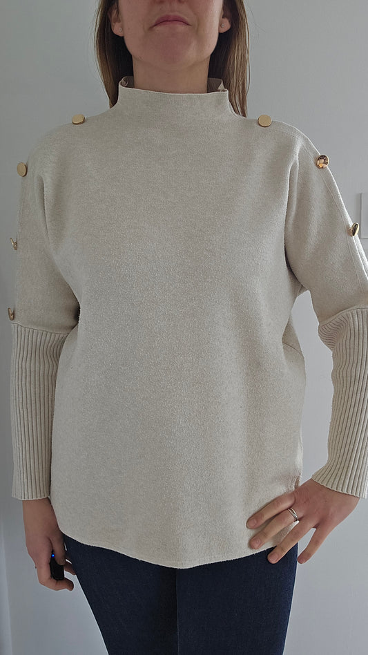 Pull ample, boutons épaules