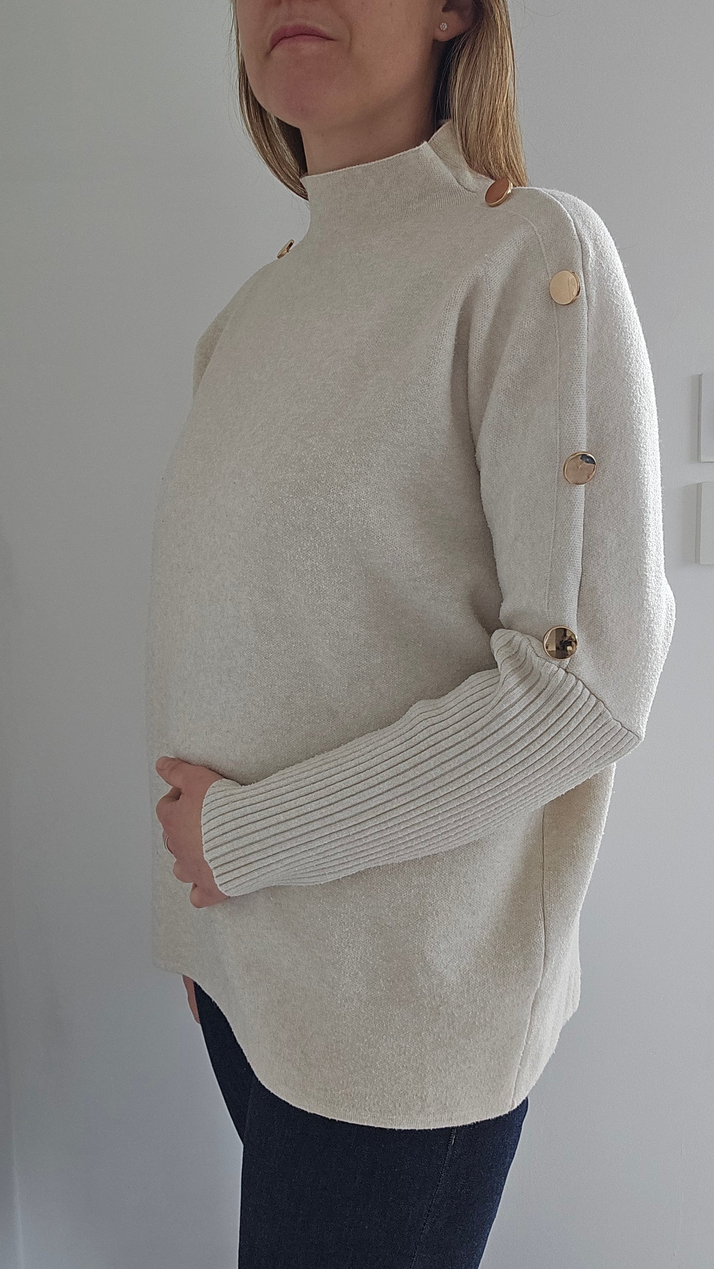 Pull ample, boutons épaules